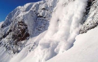 После схода лавины в Канаде пять человек пропали без вести