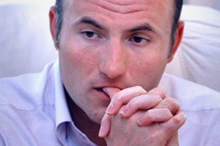 Бизнесмен мошенников. Бизнесмен мошенник. Юристы аферисты. Продавец автомобилей. Жадный бизнесмен.