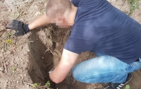 Гранатометы, взрывчатка и 200 патронов: в Киеве обнаружили тайник АТОшника