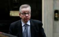 В Британии из-за коронавируса становится все меньше членов правительства