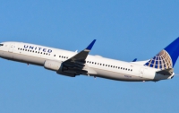 Крупнейших авиаперевозчиков США United Airlines приостановил все полеты