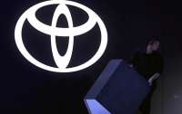 Компания Toyota создает пассажирский луноход с роботизированной рукой