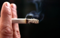 Курение может стать причиной болезни Крона, ученые