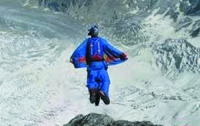 Российский бейсджампер спрыгнул с Эвереста и установил мировой рекорд (ВИДЕО)