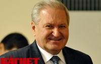 Янукович пристроил Тихонова поближе к Лукашенко