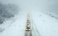 В трех областях Украины из-за метели ограничили движение транспорта