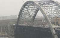 Часть моста в Киеве сдуло ветром