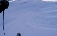 Лыжник снял свое падение в глубокую расселину (видео)
