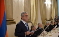 Президент Армении пошел на уступку митингующим
