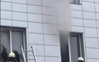 В Киеве горит здание центрального автовокзала (видео)