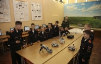 Президенту показали отечественных роботов, которые оказались иностранными (видео)