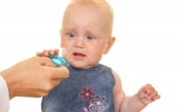 Ученые поощряют родителей, облизывающих детские соски