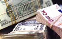 Долар і євро продовжують дешевшати. Названо причини