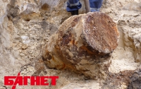 На Ривненщине, делая погреб, мужчина выкопал 250-килограммовую бомбу (ФОТО)