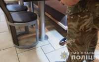 Мужчина в Одессе пришел в кафе из-за тяжелой жизни (видео)