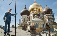 В Одессе экстремалы взобрались на купола монастыря (ФОТО, ВИДЕО)
