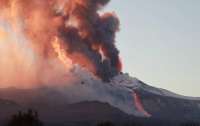 На Сицилии произошло мощное извержение вулкана (видео)