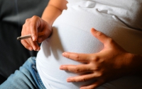 Ученые назвали еще одно последствие курения при беременности