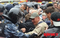 Чернобыльцы попытались перекрыть движение в центре Киева