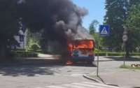 У Києві на ходу спалахнув автобус