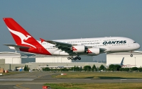 Австралийская авиакомпания Qantas приостанавливает полеты