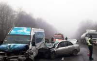 Роковое ДТП: в аварии под Хмельницким погибли двое и пострадали 11 человек