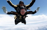 Джордж Буш-старший отметит 90-летие прыжком с парашютом