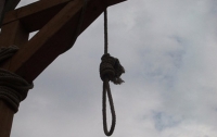 На Полтавщине молодую девушку нашли повешенной