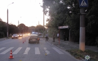 Солнце ослепило: в Черновцах водитель сбил 7-летнюю девочку с матерью