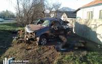 ДТП на Луганщине: авто влетело в электроопору и дерево, погибли два человека