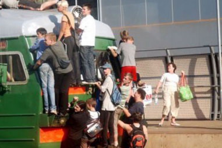 12 июля 2010 года. лето 2010 года аномальная жара. паника в толпе. 7 апреля 2010 бишкек штурм. аномальная жара в москве 2010.