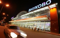 В аэропорту «Внуково» пассажирский самолет выехал за пределы взлетно-посадочной полосы