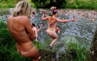 В Англии открылся секретный клуб для голых пловцов (ФОТО)
