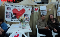 Суд над Тимошенко: будни палаточного городка и гламурные депутаты в зале (ФОТО)