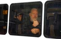 Британский суд отложил слушания по экстрадиции Ассанжа до мая