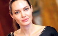 Тихая свадьба: после громкого развода Джоли тихо выходит замуж