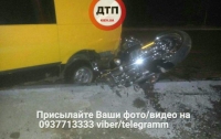 В Киеве произошло ДТП с участием мотоциклиста