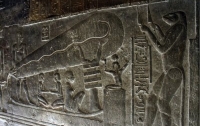 В египетской пирамиде ученые нашли изображение лампочки (ВИДЕО)