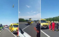 Жуткая авария в Венгрии: перевернулся пассажирский автобус (видео)