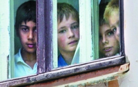 Президент Украины потребовал соблюдать права детей, усыновленных иностранцами