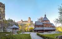 Пророссийских попов попросили покинуть красивую и древнюю церковь