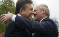 «Бацька» Лукашенко по-дружески поздравил Януковича с независимостью Украины
