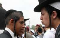 Хасиди із США попросили зробити “релігійний виняток” і впустити до 2 тис. паломників в Україну