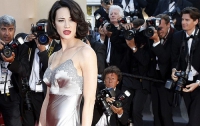 Знаменитая актриса в Каннах показала журналистам неприличный жест (ФОТО)