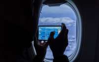 Раскрыта реальная опасность включенного на борту самолета телефона