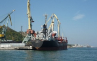 Илличевский порт разворовывают на металлолом