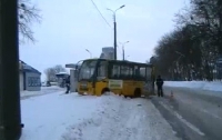 В Ривне грузовик въехал в маршрутку (ВИДЕО)