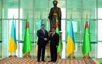 Янукович принял участие в закладке аэропорта и в открытии моста в Туркменистане
