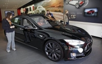 На Tesla подали в суд за медлительность Model S