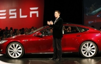 Илон Маск передумал выкупать акции Tesla: компания останется публичной